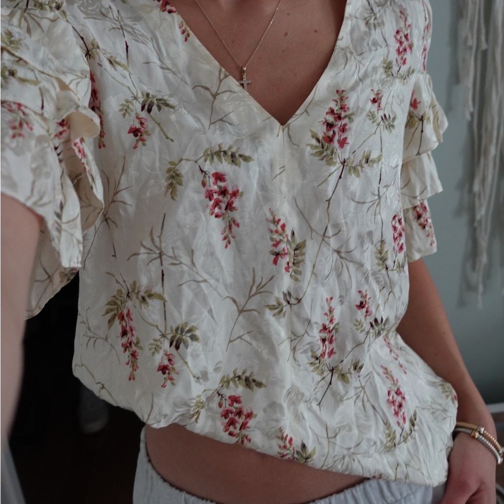 Floral V-Neck Ruffle Sleeve Top